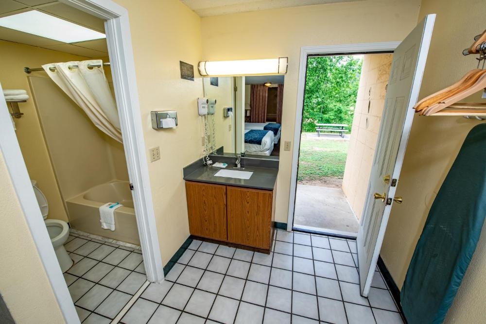 King Room - River View (Non Smoking)